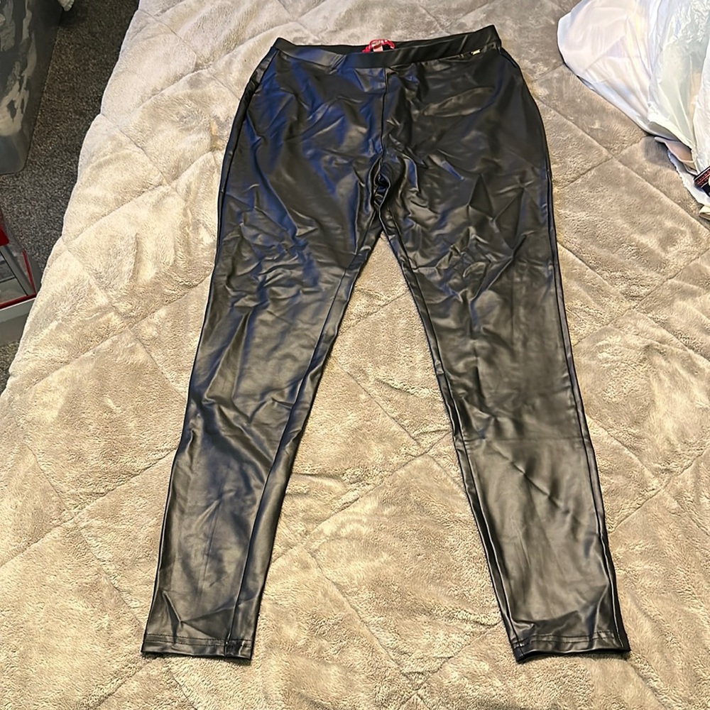 Leather looking leggings